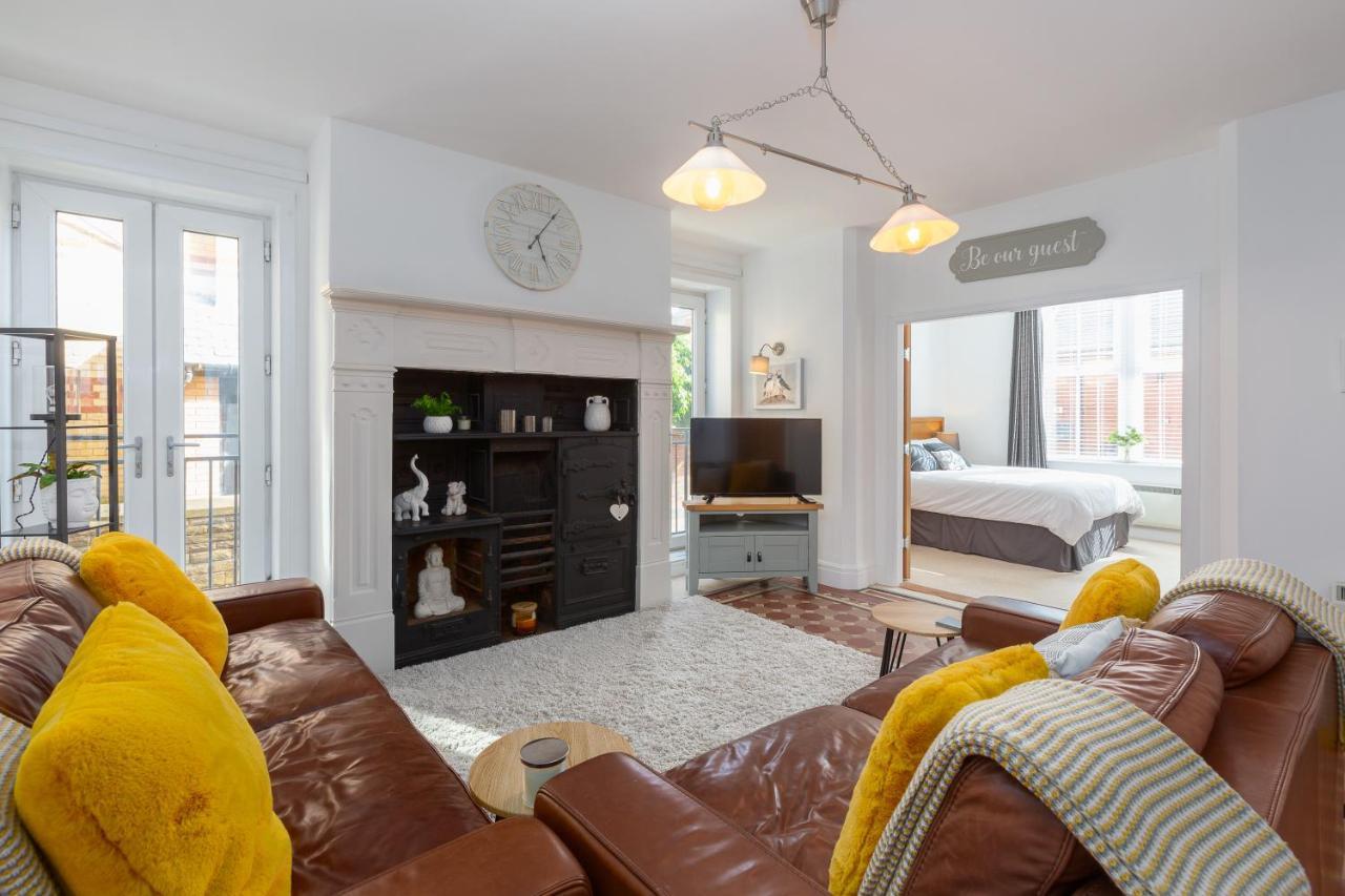 Charles Alexander Short Stay - Clifton Drive Beach Retreat Lytham St Annes Bagian luar foto