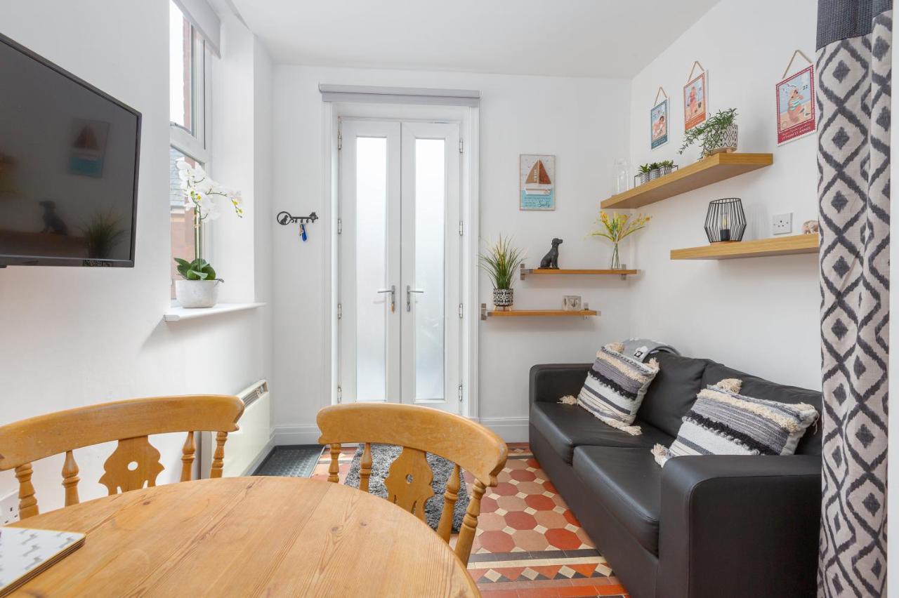 Charles Alexander Short Stay - Clifton Drive Beach Retreat Lytham St Annes Bagian luar foto