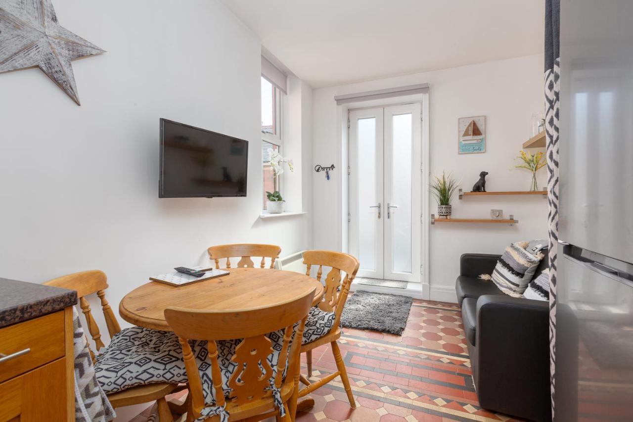 Charles Alexander Short Stay - Clifton Drive Beach Retreat Lytham St Annes Bagian luar foto