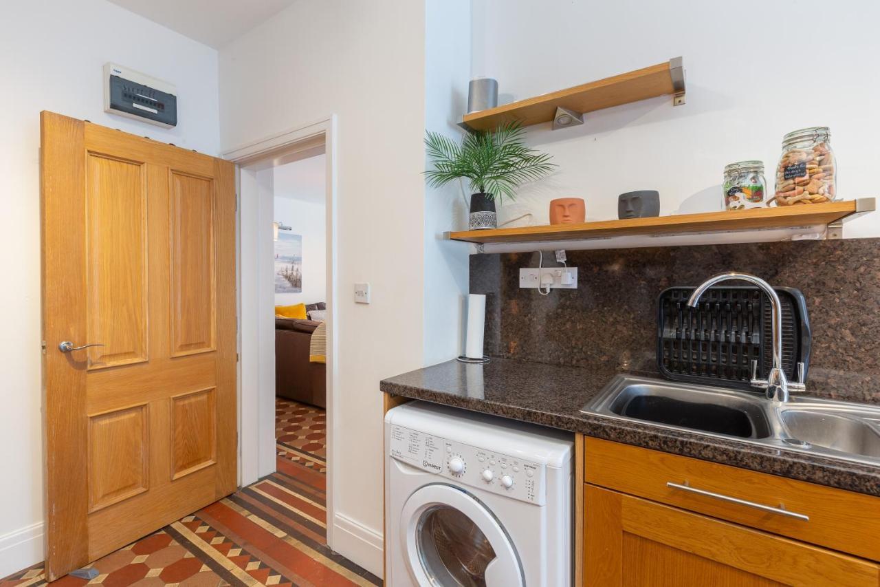 Charles Alexander Short Stay - Clifton Drive Beach Retreat Lytham St Annes Bagian luar foto