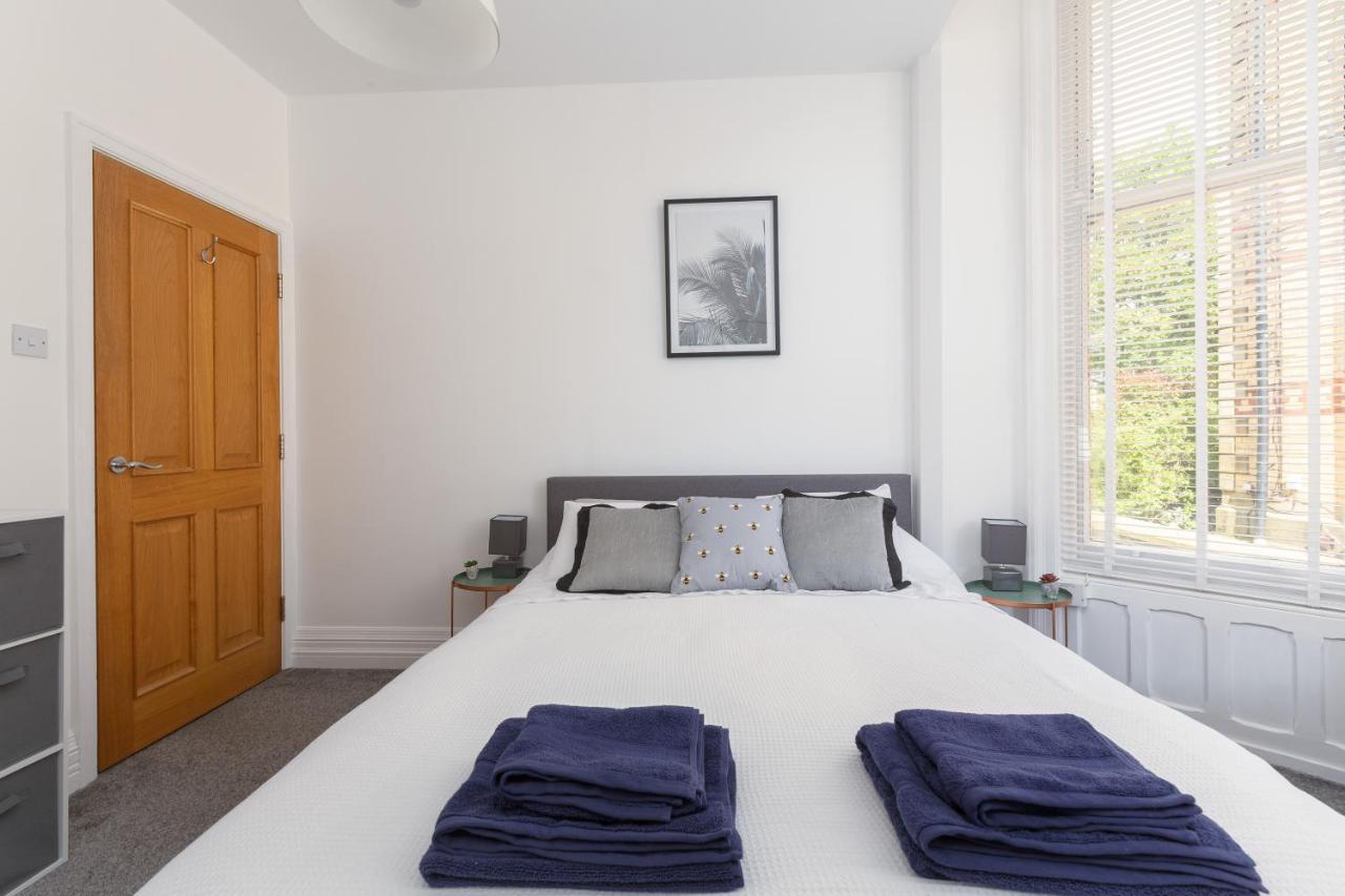 Charles Alexander Short Stay - Clifton Drive Beach Retreat Lytham St Annes Bagian luar foto