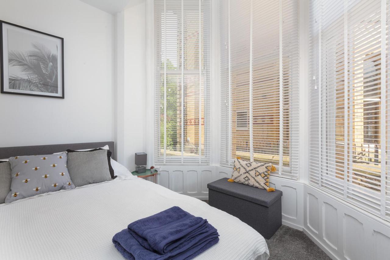 Charles Alexander Short Stay - Clifton Drive Beach Retreat Lytham St Annes Bagian luar foto