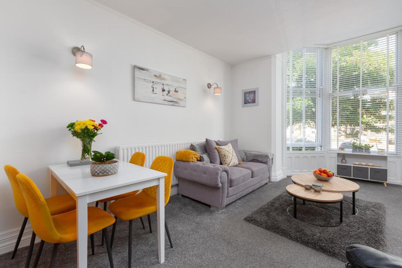Charles Alexander Short Stay - Clifton Drive Beach Retreat Lytham St Annes Bagian luar foto