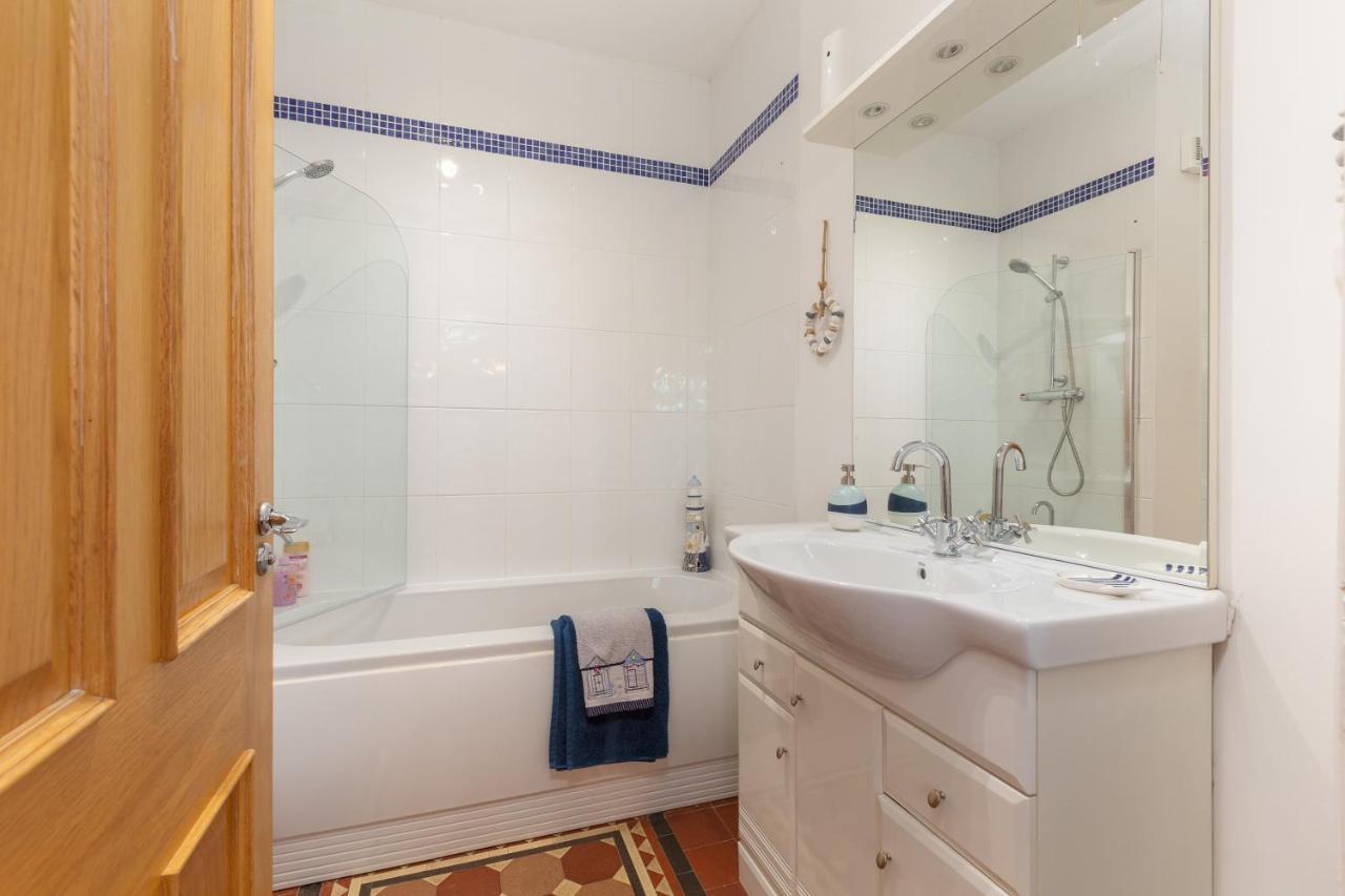 Charles Alexander Short Stay - Clifton Drive Beach Retreat Lytham St Annes Bagian luar foto