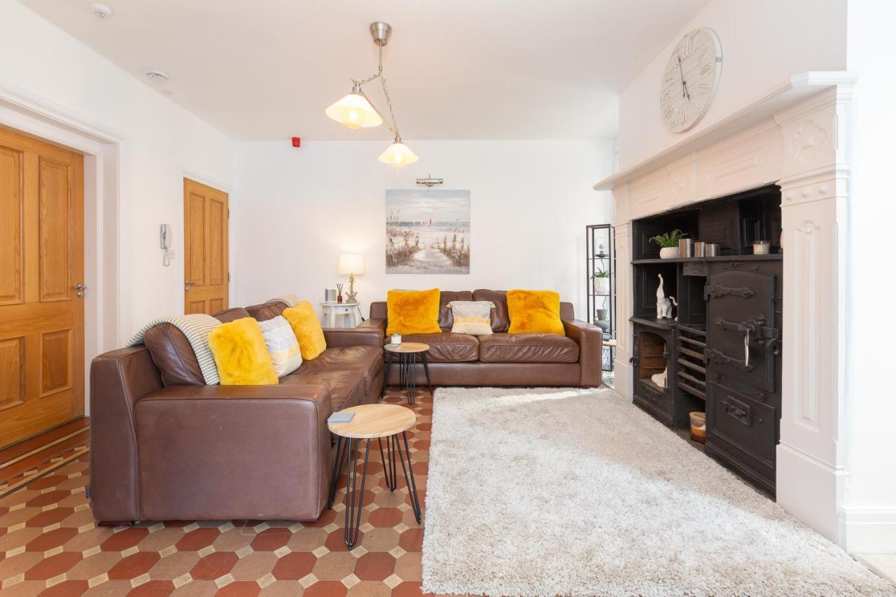 Charles Alexander Short Stay - Clifton Drive Beach Retreat Lytham St Annes Bagian luar foto