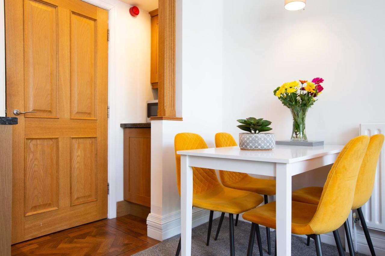 Charles Alexander Short Stay - Clifton Drive Beach Retreat Lytham St Annes Bagian luar foto