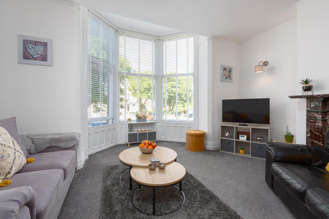 Charles Alexander Short Stay - Clifton Drive Beach Retreat Lytham St Annes Bagian luar foto