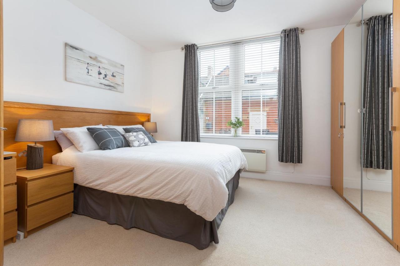 Charles Alexander Short Stay - Clifton Drive Beach Retreat Lytham St Annes Bagian luar foto