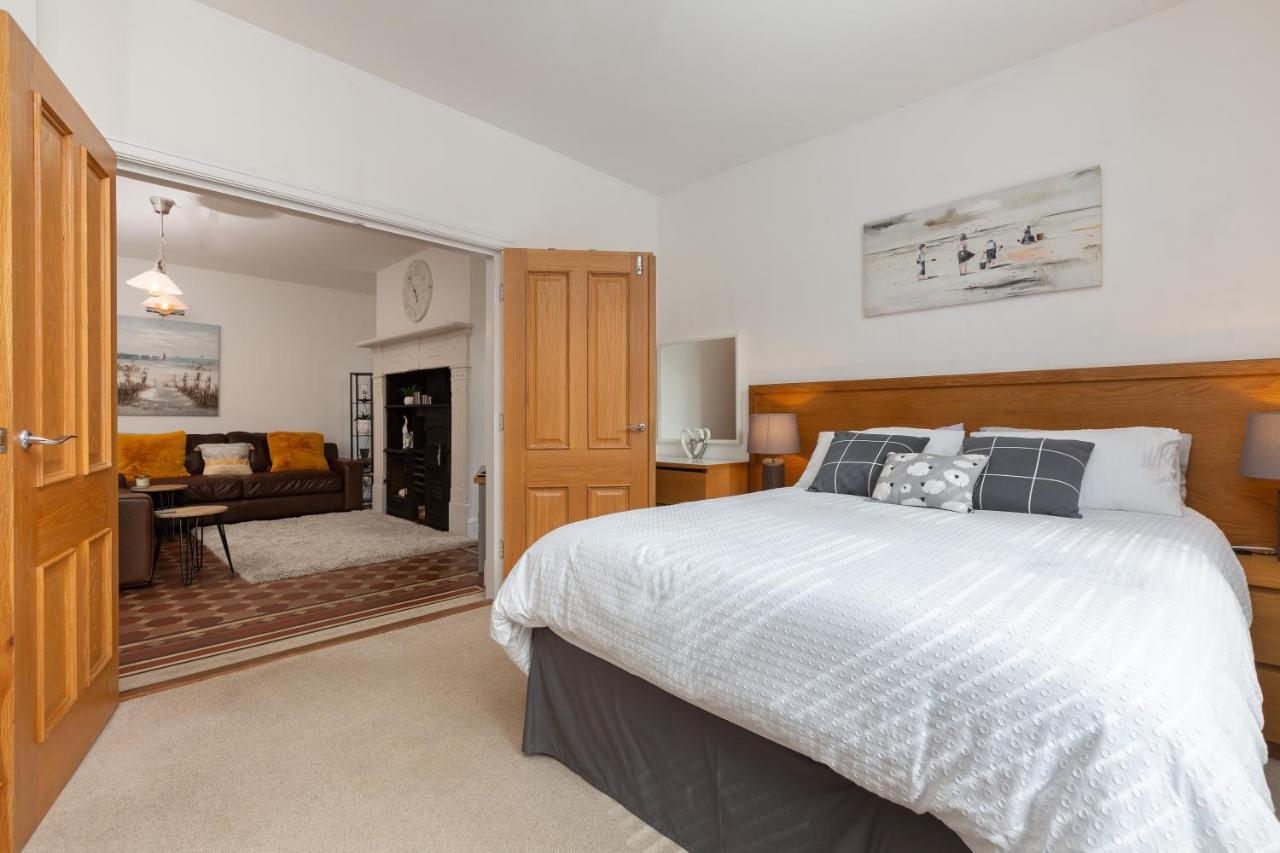 Charles Alexander Short Stay - Clifton Drive Beach Retreat Lytham St Annes Bagian luar foto