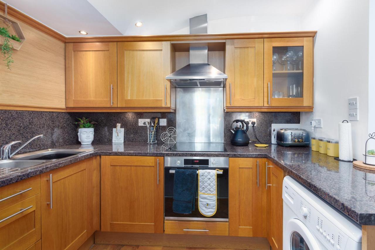 Charles Alexander Short Stay - Clifton Drive Beach Retreat Lytham St Annes Bagian luar foto